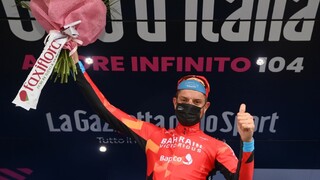 Chladnú 20. etapu Giro d'Italia vyhral Caruso. Počas etapy viackrát spŕchlo