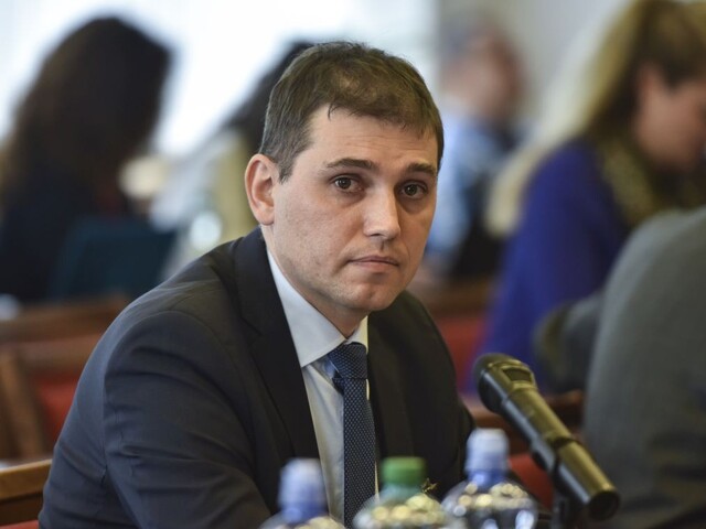 Vláda je za odvolanie riaditeľa Úradu inšpekčnej služby, ktorého zadržala NAKA