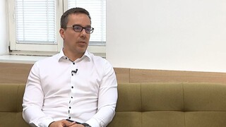 Za oponou s Erikom Tomášom