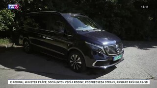 Mercedes Benz EQV jazdí čisto na elektriku a odvezie až sedem osôb