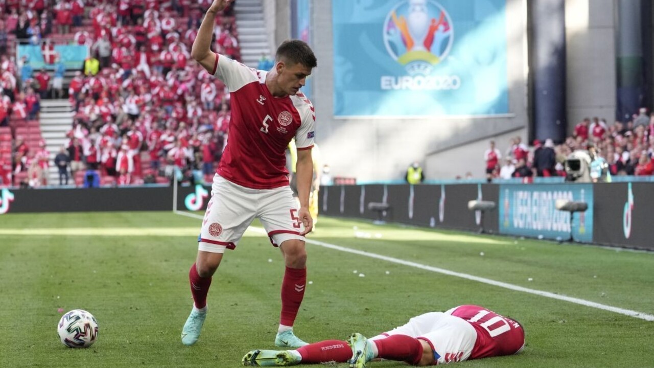 Dánskym futbalistom pomôže psychológ. Pri Eriksenovi rozhodovali sekundy, tvrdí lekár