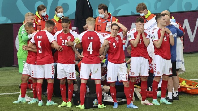 Legenda dánskeho futbalu Laudrup dohrávanie kritizuje, Dáni odložili nedeľňajší tréning