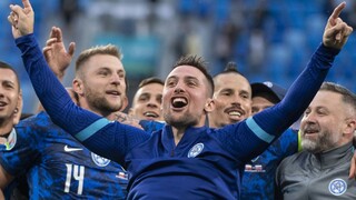 Tanec i spev. Medzi futbalistami vládla po víťazstve dobrá nálada