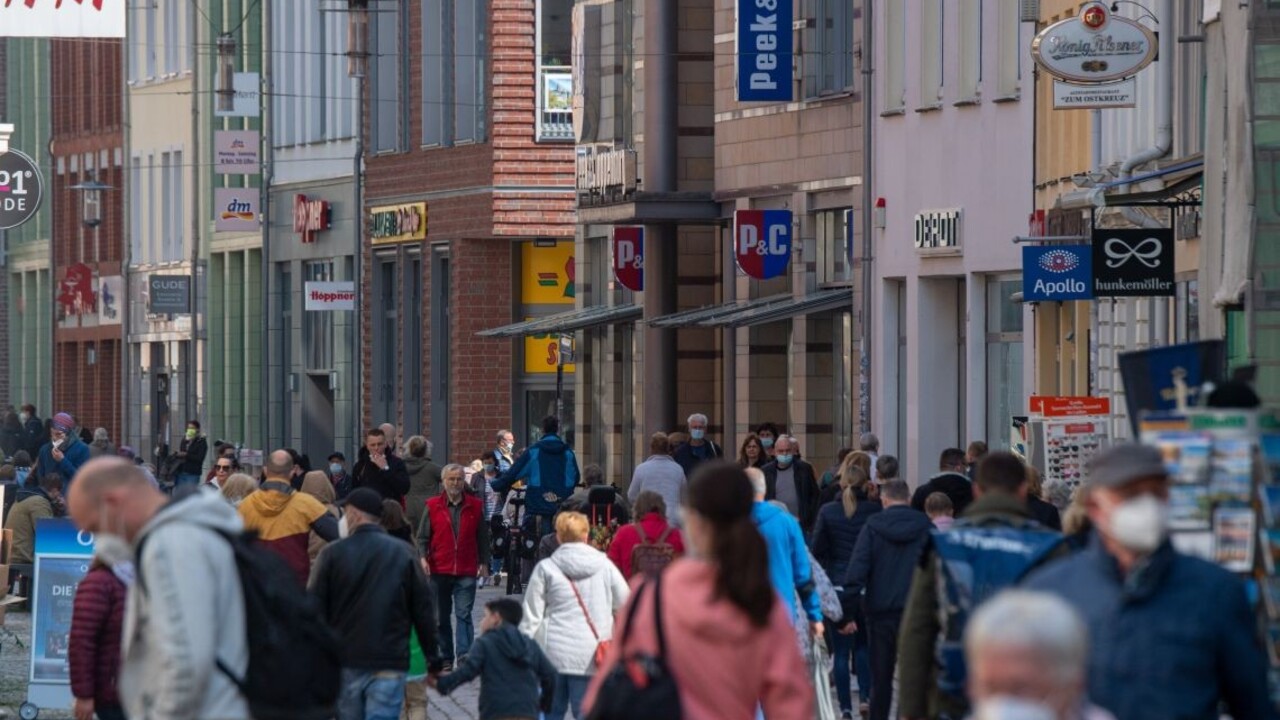 Svet sa musí pripraviť na dlhú pandémiu a budúce zdravotné krízy, tvrdí exšéf švédskej diplomacie