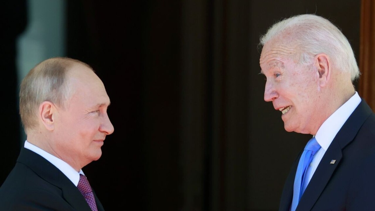Biden a Putin ukončili prvé kolo rokovaní, pokračujú v rozšírenom formáte