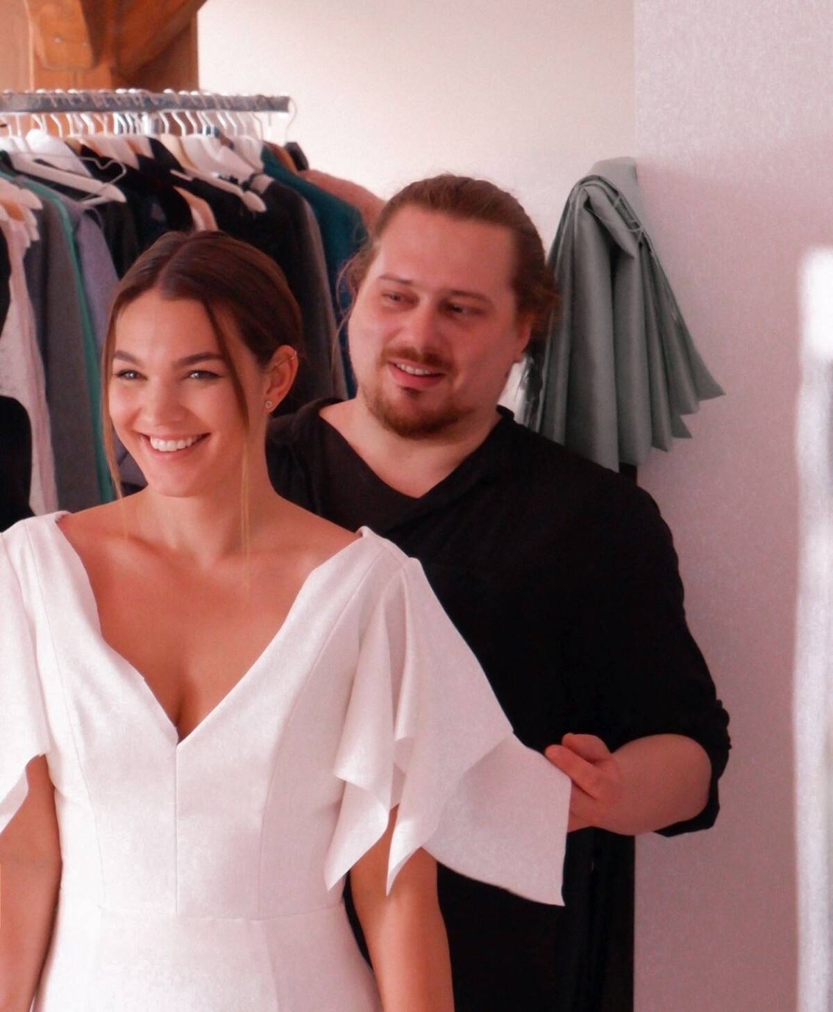 Katarína Srkala počas skúšky večernej róby na galavečer Krištáľové krídlo.