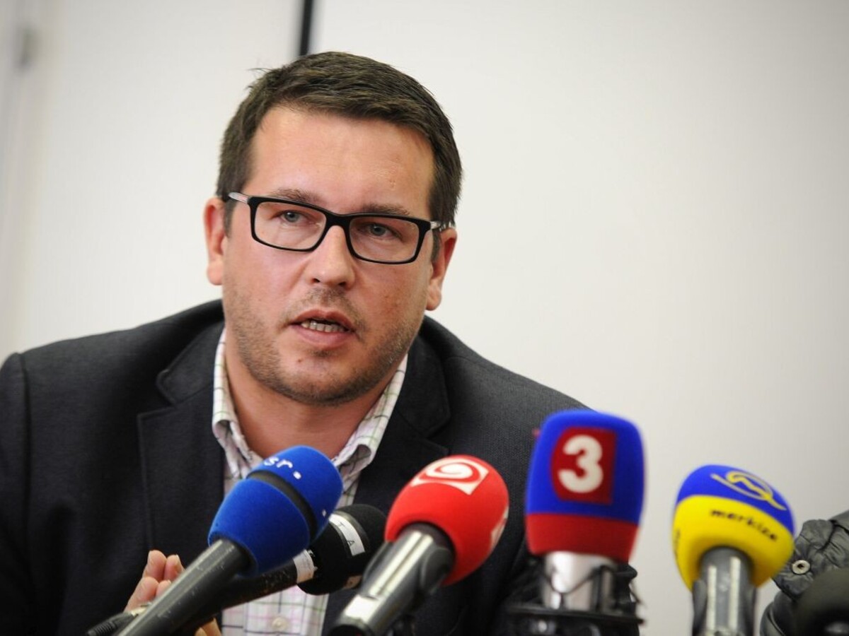 OĽANO posiela odkaz SAS, žiada koniec Holáka a ďalších ľudí spriaznených so Smerom