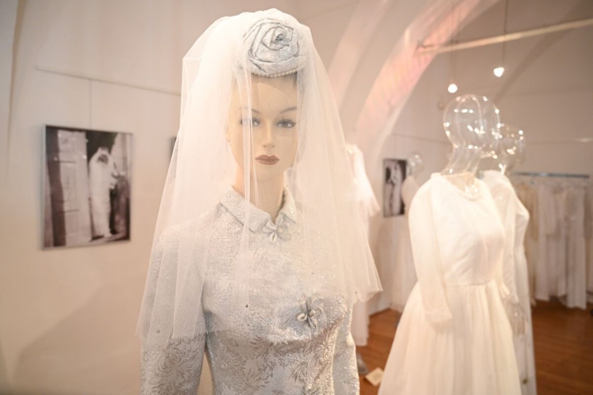 Svadobné šaty zo zbierky Jany Mládek Rajniakovej v Západoslovenskom múzeu v Trnave.