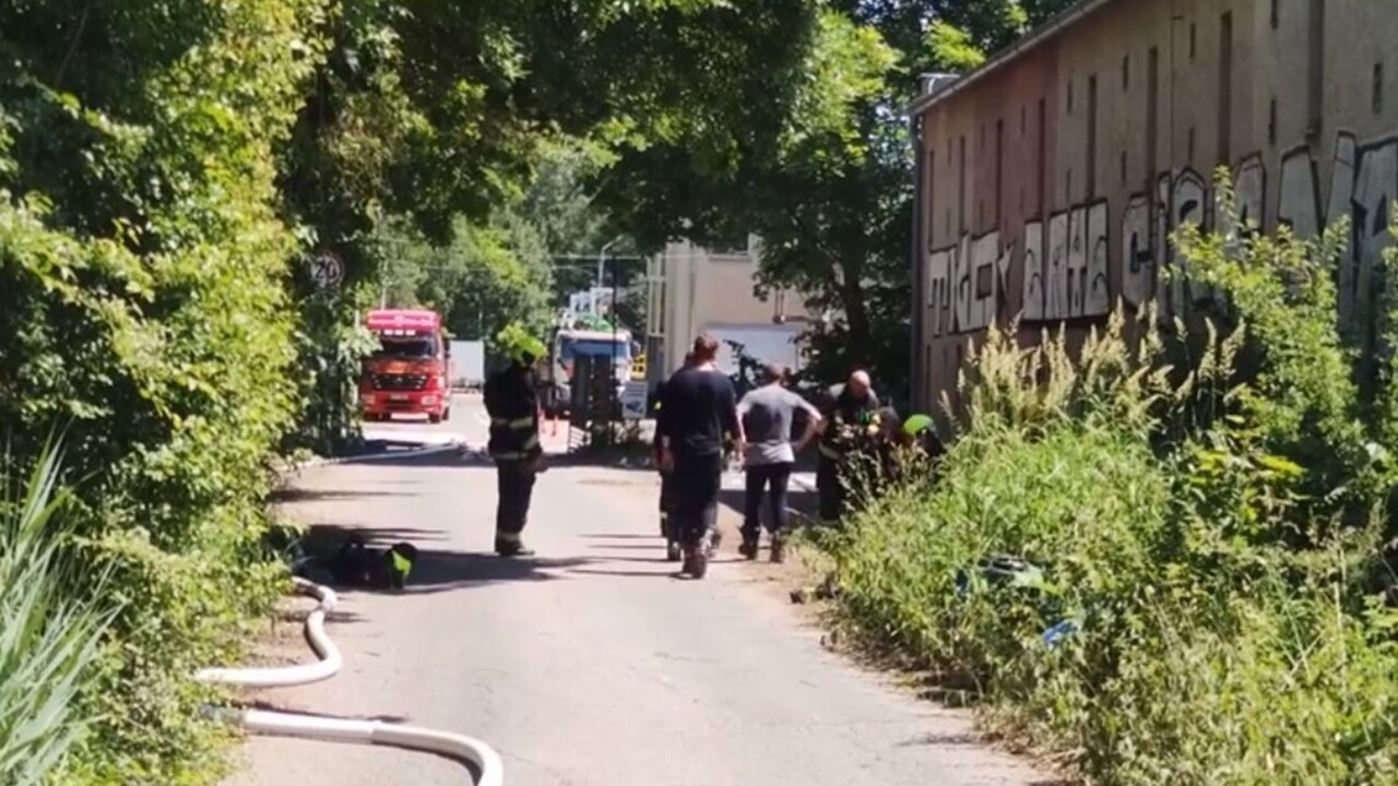 Únik nebezpečných chemikálií v Plzni má tretiu obeť, muž zomrel v nemocnici