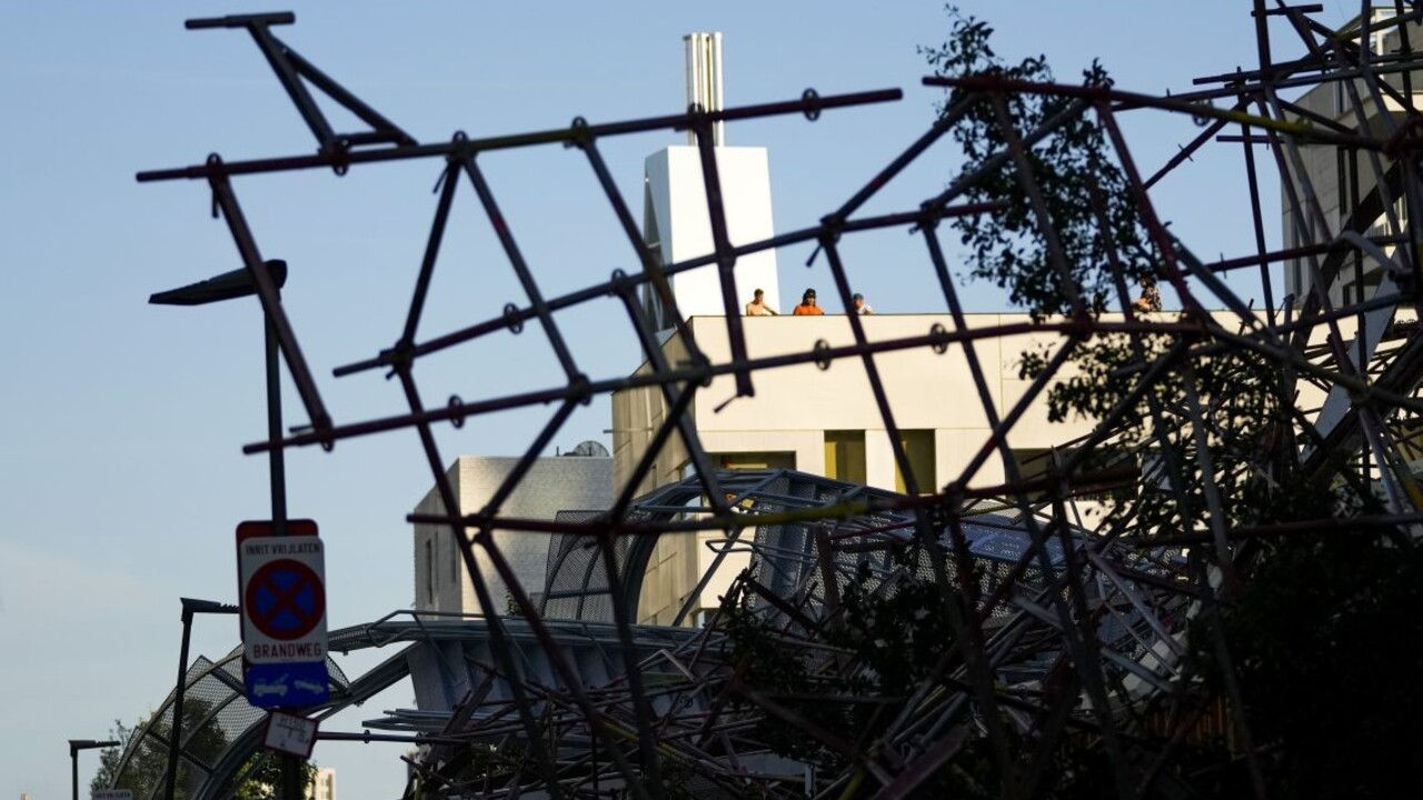 Pri zrútení rozostavanej školy v Antverpách zahynulo päť robotníkov