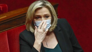 Francúzske miestne voľby podľa odhadov ovládli konzervatívci, účasť ovplyvnili horúčavy