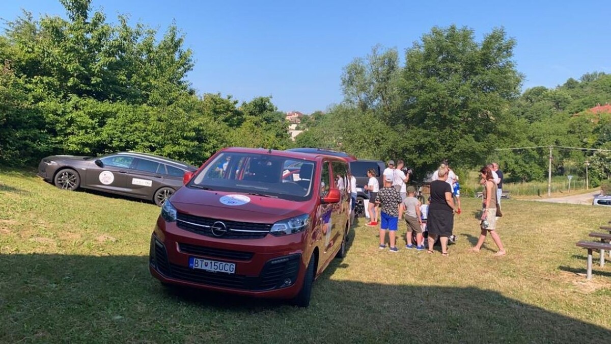 Prípravy na štart prvej etapy v Radošine.