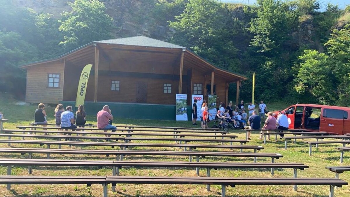 Prípravy na štart prvej etapy v Radošine.