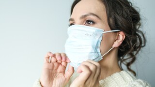 Signály, že už je vážne čas vymeniť si rúško. Vydržme to ešte chvíľu