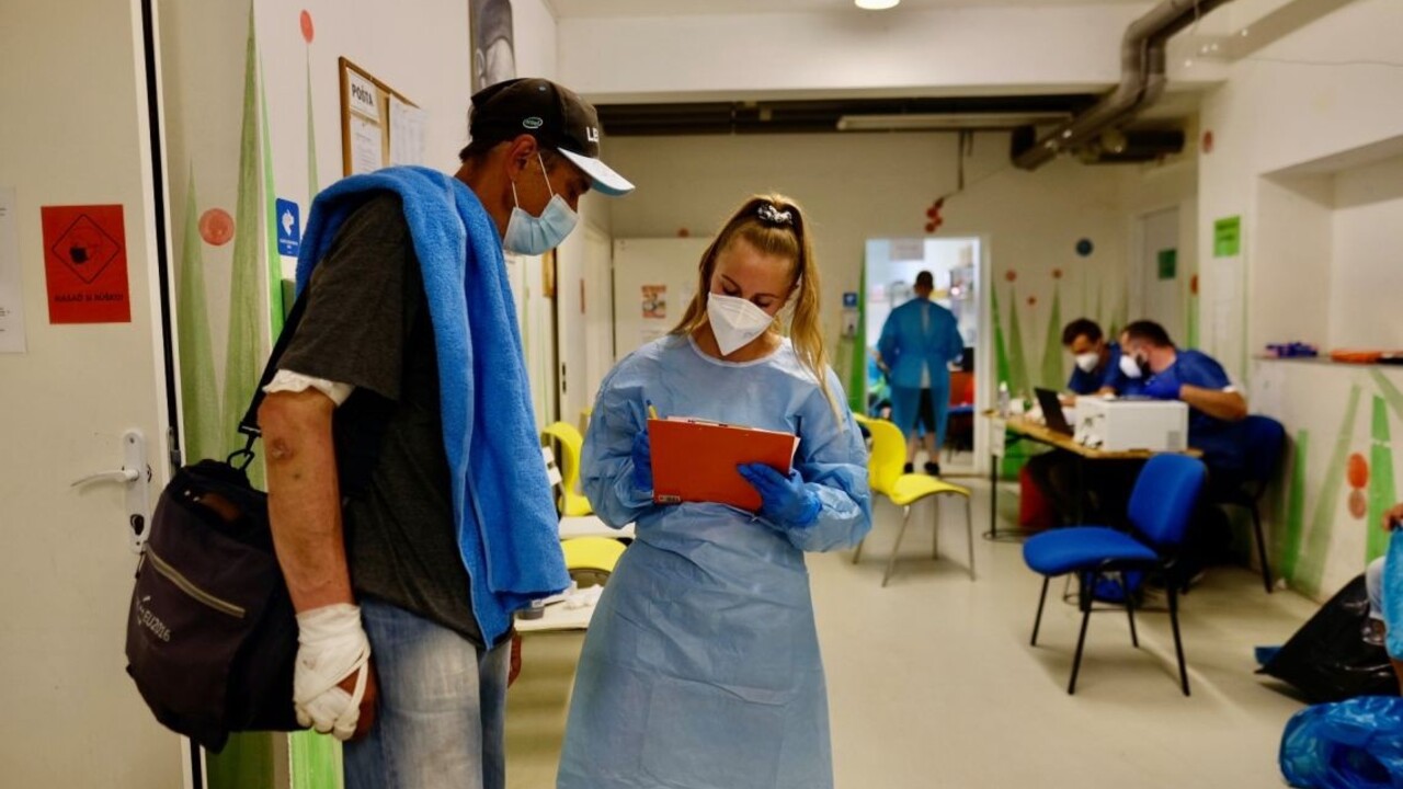 V Bratislave očkovali ľudí bez domova i zo zraniteľných komunít. Vakcínu dostalo 118 ľudí