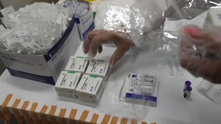 Maďari, ktorí sa očkovali čínskou vakcínou, sa cestujú preočkovať do Rumunska