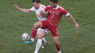 Dáni zdolali Rusov a z druhej priečky postúpili do osemfinále