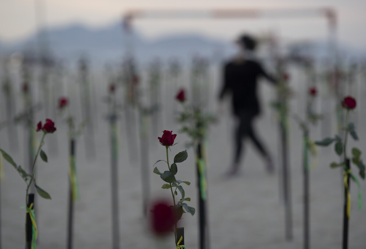 Ruže umiestnené na známej pláži Copacabana