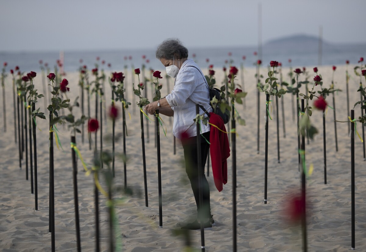 Ruže umiestnené na známej pláži Copacabana