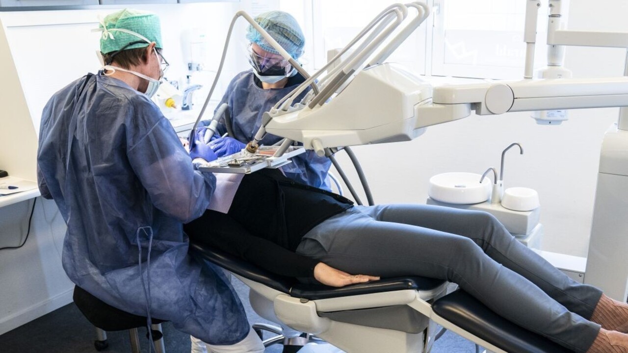 Zubári sa dočkali. Hodinovú mzdu za pohotovostnú službu dostanú aj oni