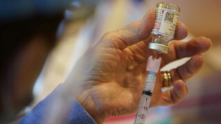 Záujem o očkovanie je nízky, problémom je slabá kampaň aj politici
