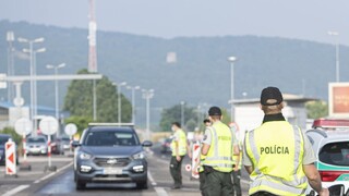 Niektoré hraničné priechody budú od pondelka uzavreté, upozorňuje ministerstvo