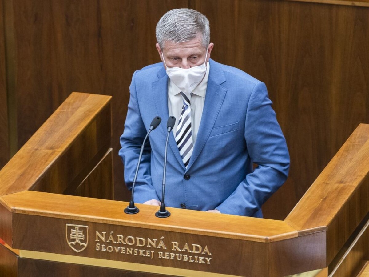 Covid pas bude spustený 26. júna, tvrdí Lengvarský