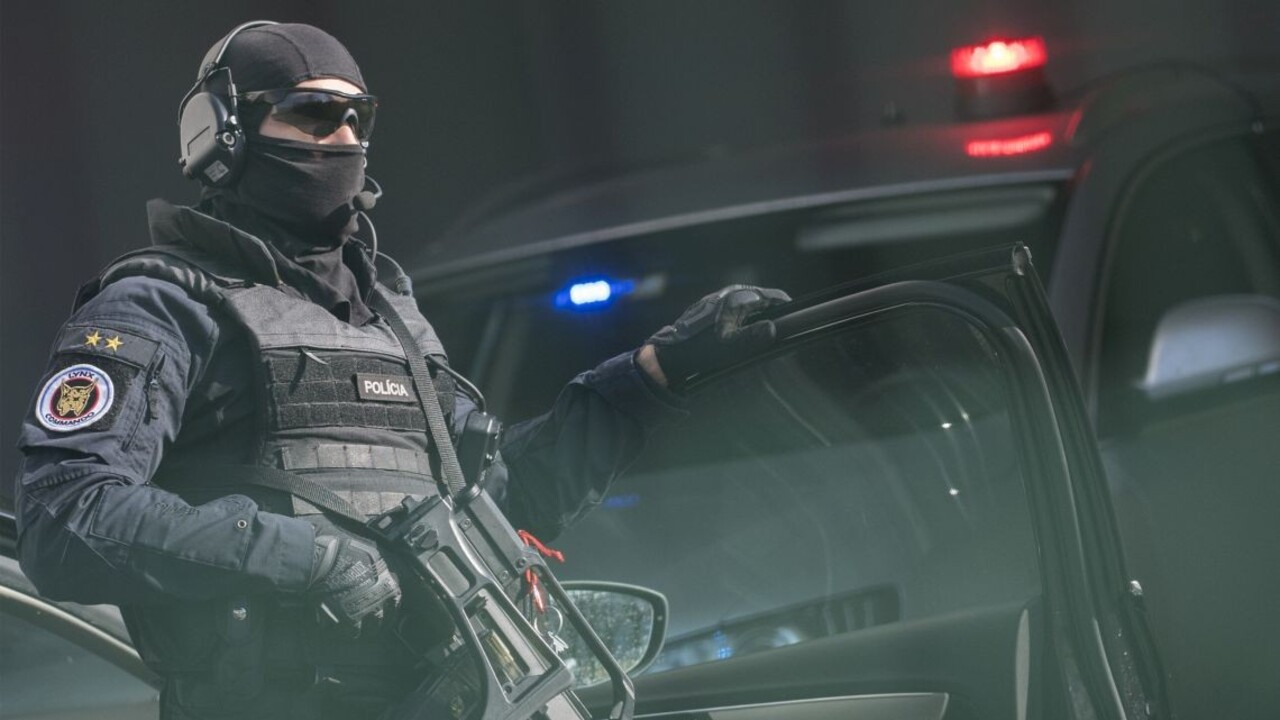 NAKA zasahovala v obci Gbelce, zadržala dve osoby