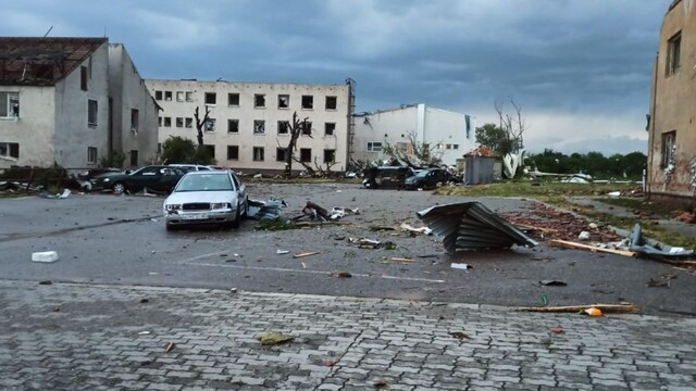 Južná Morava po vyčíňaní tornáda.