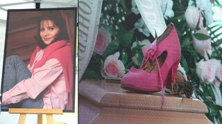 Posledná rozlúčka s Libušou Šafránkovou: Na truhlu postavili ružovú črievičku