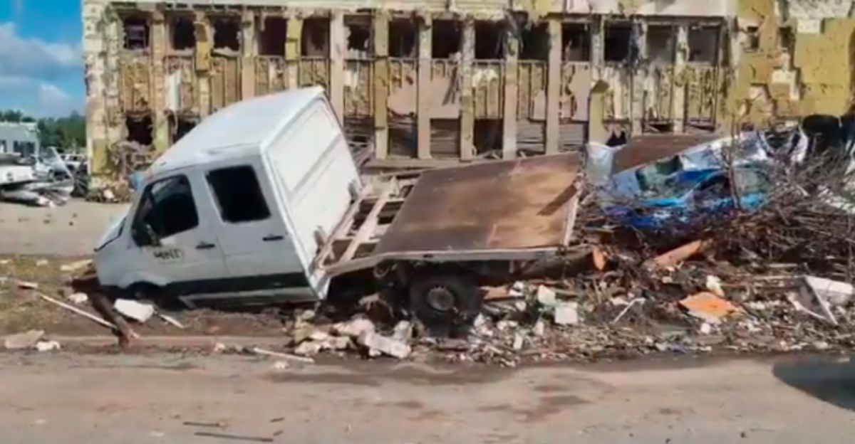 Situácia je dramatická, zhrnuli po tornáde na Morave slovenskí záchranári