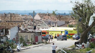 Tornádo poškodilo tisícky domov, na Morave začali s demoláciou