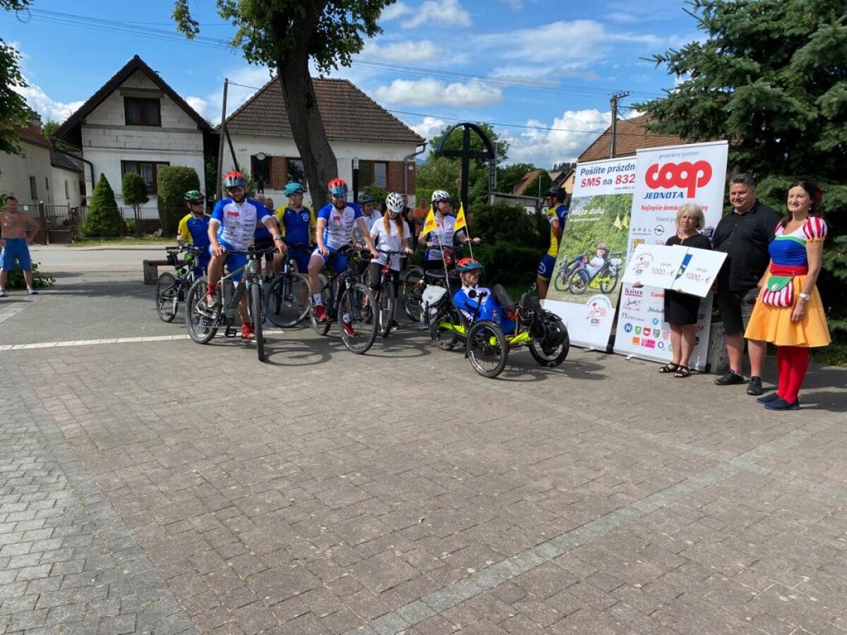 Štart 7. záverečnej etapy v obci Bešeňová.