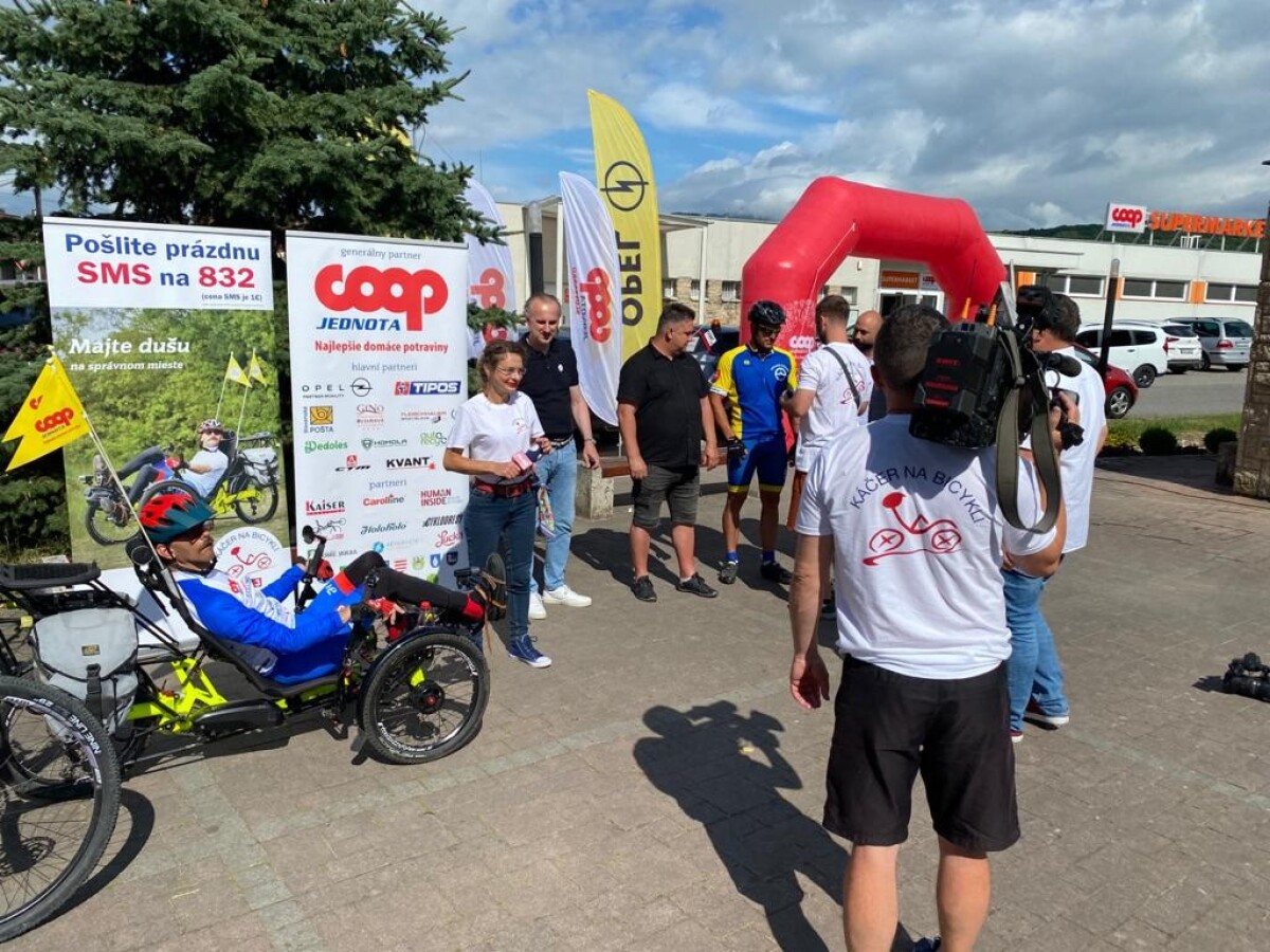 Štart 7. záverečnej etapy v obci Bešeňová.