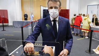 Vo Francúzsku sa koná 2. kolo regionálnych  volieb, hlasoval aj Macron