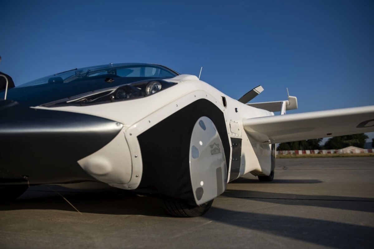 Svetová premiéra príletu lietajúceho auta Aircar.