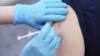 Na očkovanie v ambulanciách sa hlási stále viac lekárov, tvrdí rezort zdravotníctva