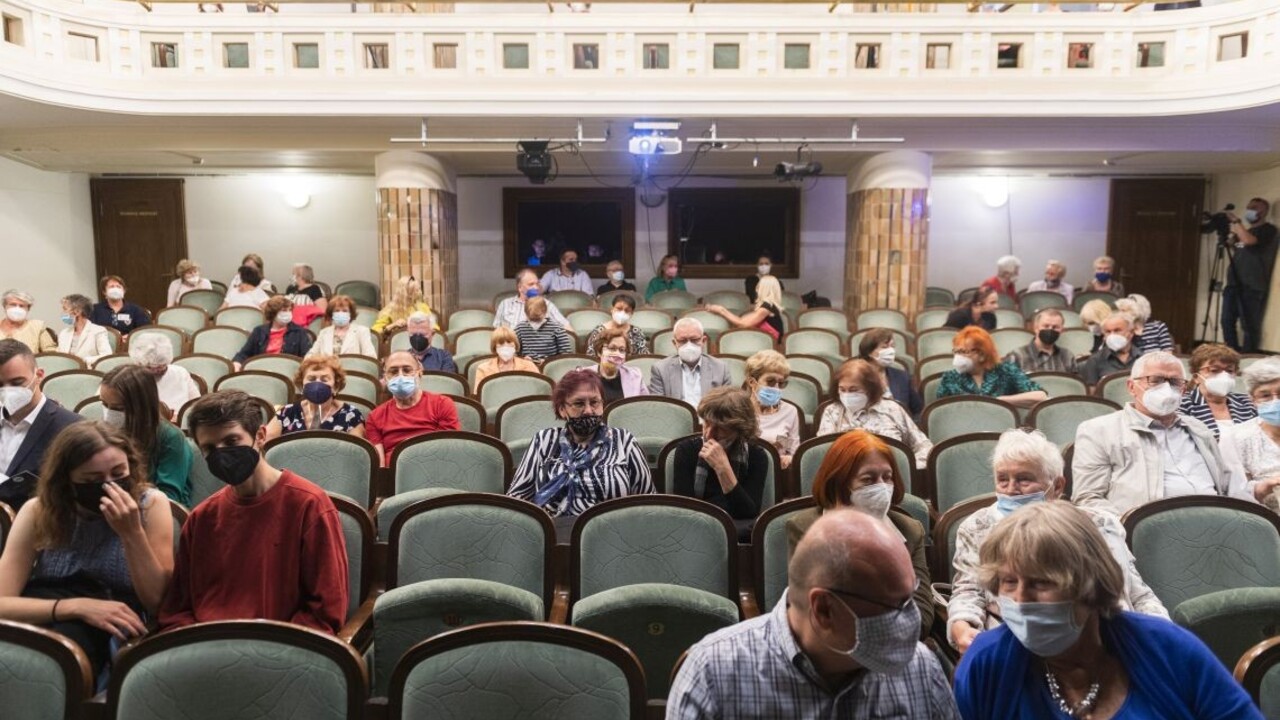 Situácia na Slovensku je lepšia. Viete však, ako je to s nosením rúška?