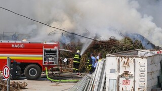 Požiar v Petržalke sa podarilo lokalizovať, príčinou bola zrejme technická závada