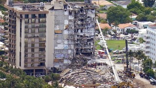 FOTO Spod ruín zrúteného bytového bloku na Floride vytiahli ďalšie telo