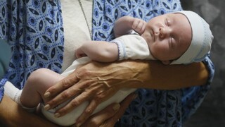 Francúzsko prijalo nový zákon. Lesbickým párom a slobodným ženám umožní asistovanú reprodukciu