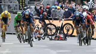 Protest na Tour de France: Jazdci poukázali na nebezpečné podmienky