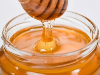 Rozoznáte pravý med od falošného? Včelári prezradili rozdiely