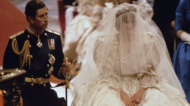 Legendárne svadobné šaty princeznej Diany majú svoj príbeh