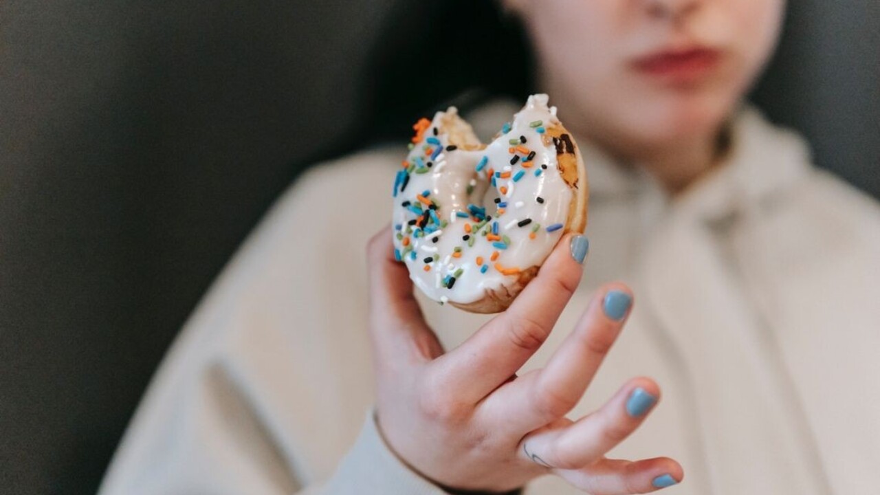 Dostaňte váhu pod kontrolu. Za prejedanie nemôže žalúdok, ale mozog a emócie