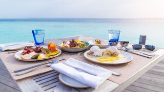 Vedecky potvrdené! Na dovolenke naozaj chutí lepšie