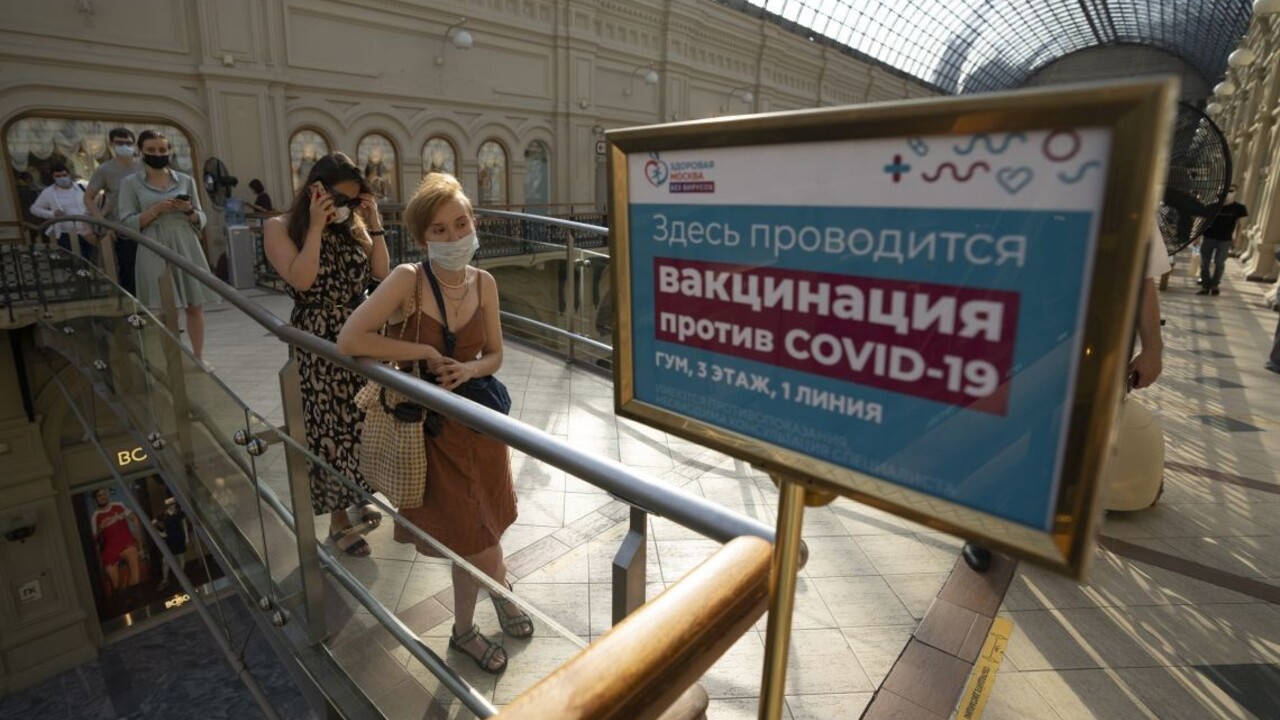 Rusko hlási rekordný počet obetí koronavírusu, začali s revakcináciou