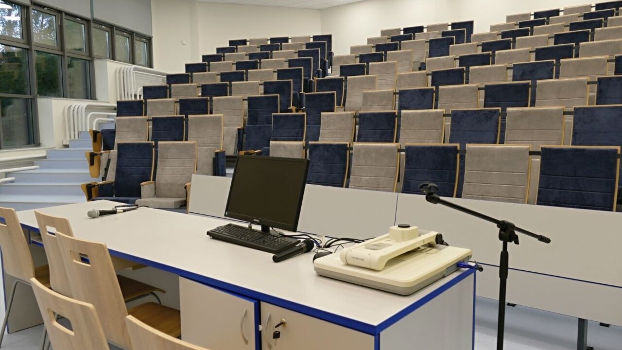 Nastane odliv mozgov? Až 50 percent študentov uvažuje o odchode zo Slovenska