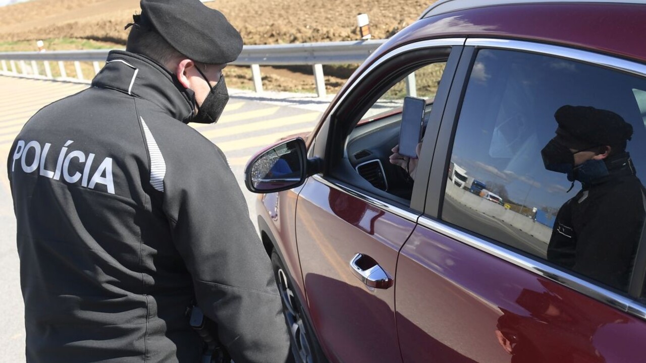 SNS vyzýva na zrušenie opatrení na hraniciach, PS a Spolu v nich problém nevidia