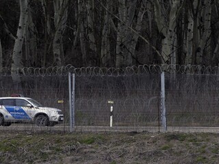 Odhalili tábor nelegálnych migrantov, prevádzačov zadržali